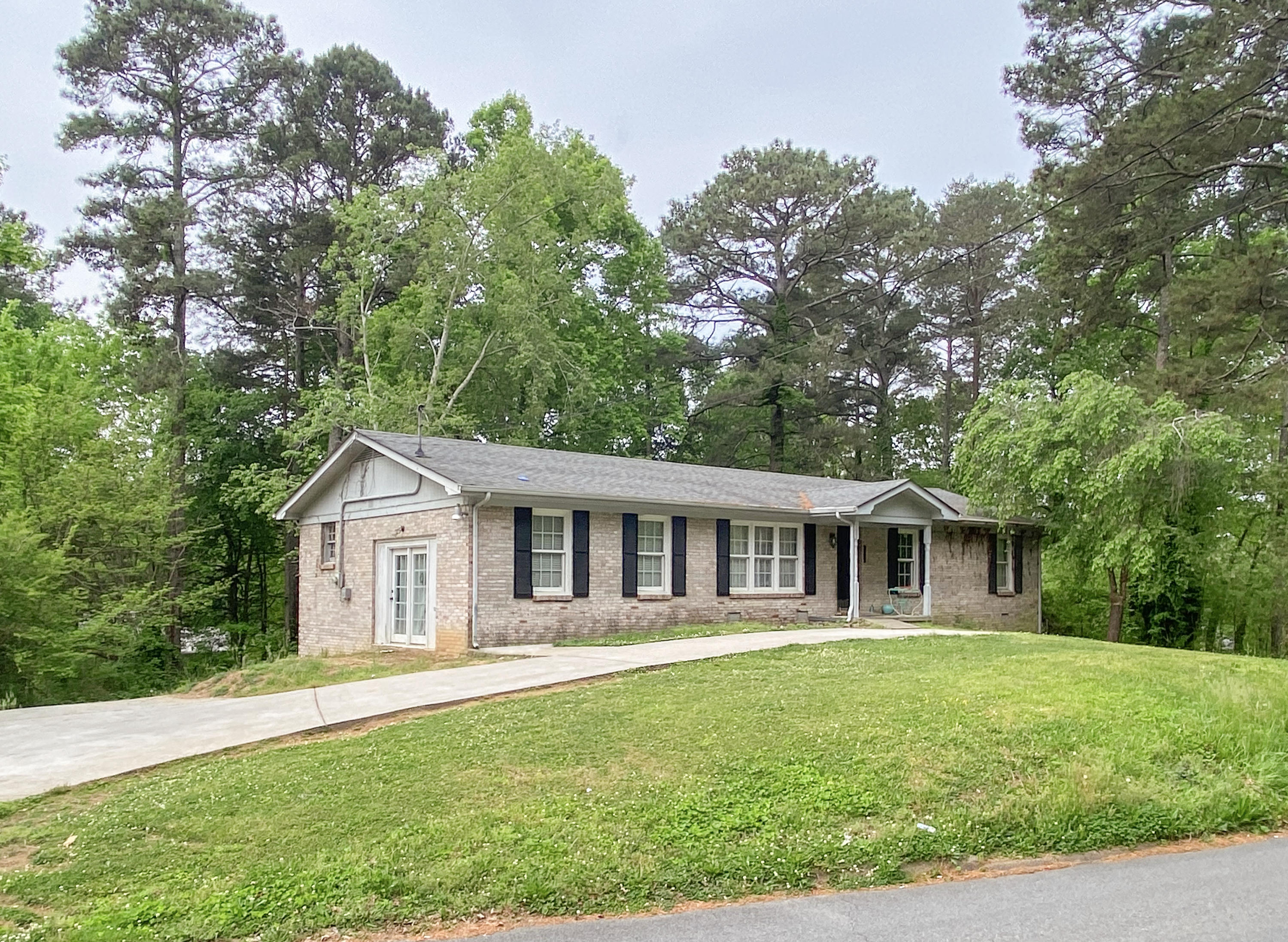 355 Apache Trail Northwest Cleveland, TN 37312 - Photo 3 of 16 02