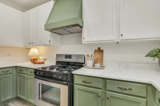 $319,000 | 983 Ellsworth Drive, Grayslake, IL 60030