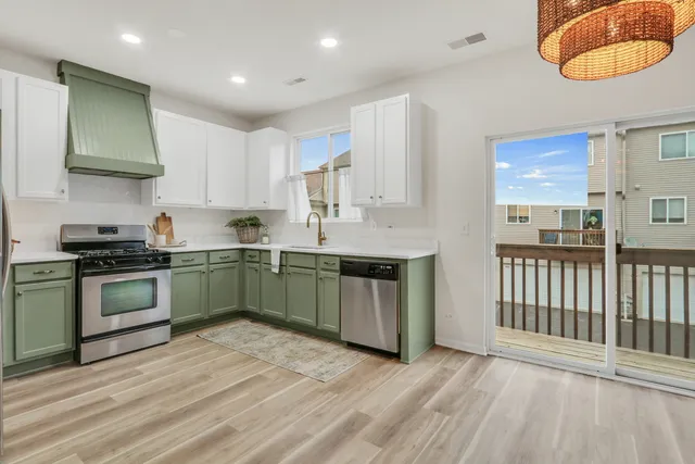 $319,000 | 983 Ellsworth Drive, Grayslake, IL 60030