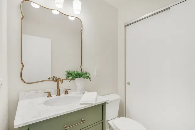 $319,000 | 983 Ellsworth Drive, Grayslake, IL 60030