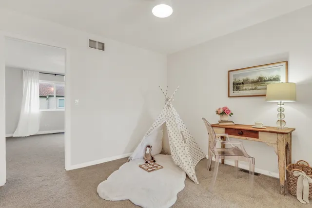 $319,000 | 983 Ellsworth Drive, Grayslake, IL 60030