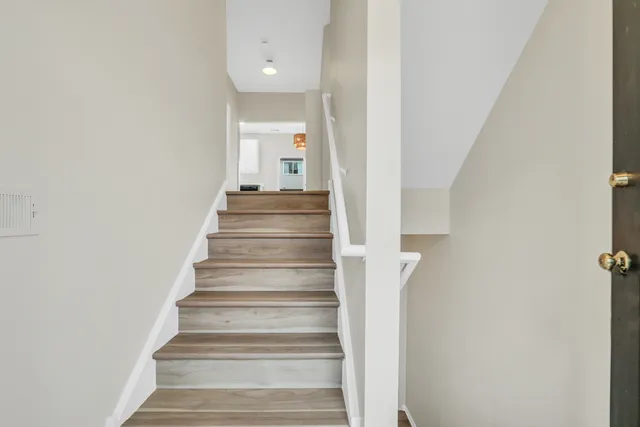 $319,000 | 983 Ellsworth Drive, Grayslake, IL 60030