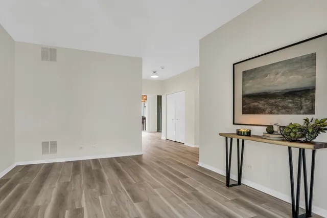 $319,000 | 983 Ellsworth Drive, Grayslake, IL 60030