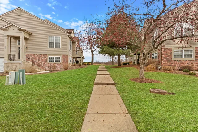 $319,000 | 983 Ellsworth Drive, Grayslake, IL 60030