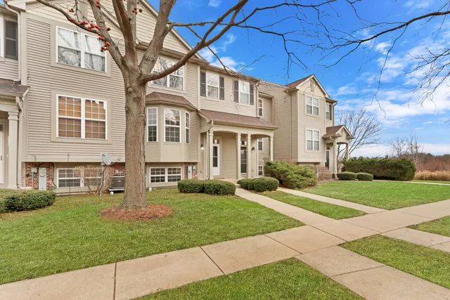 $319,000 | 983 Ellsworth Drive, Grayslake, IL 60030