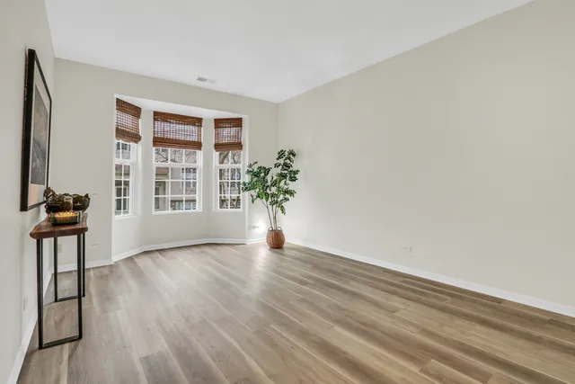 $319,000 | 983 Ellsworth Drive, Grayslake, IL 60030