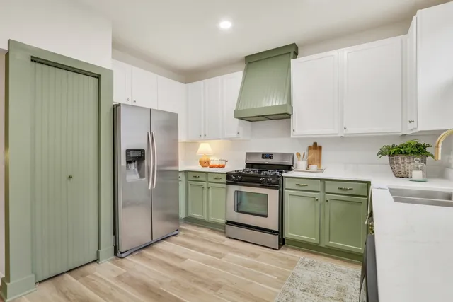 $319,000 | 983 Ellsworth Drive, Grayslake, IL 60030