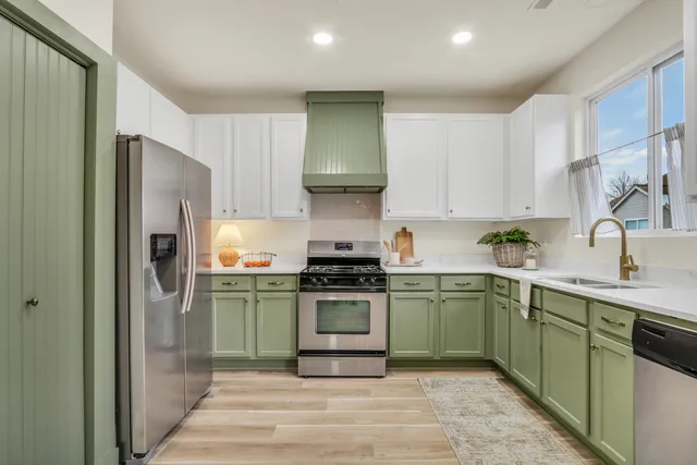 $319,000 | 983 Ellsworth Drive, Grayslake, IL 60030