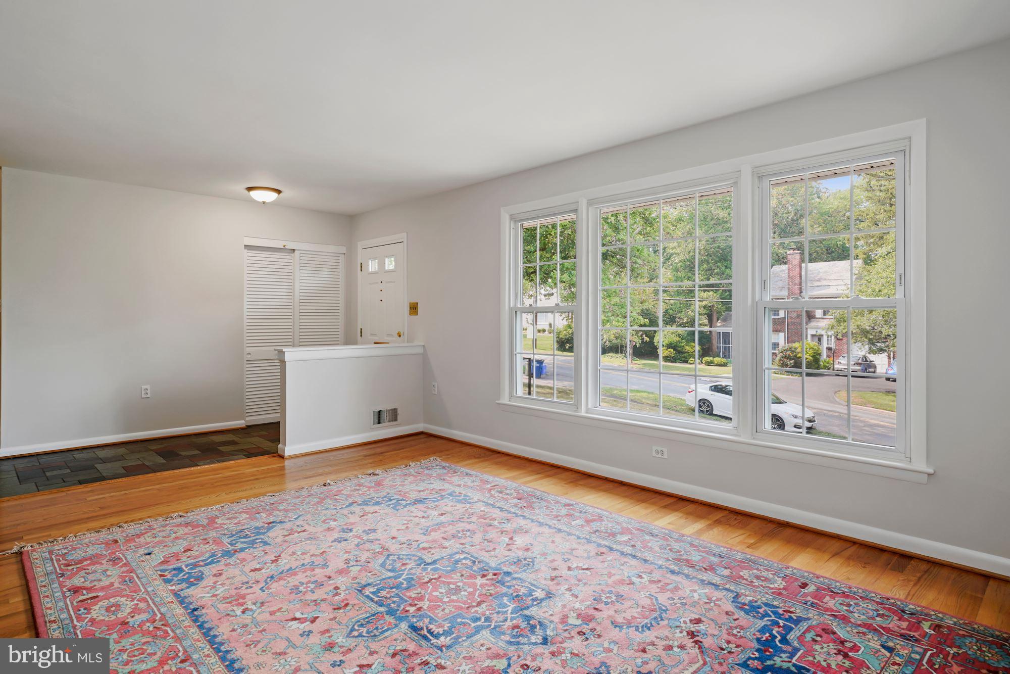 4002 Saul Road Kensington, MD 20895 - Photo 4 of 34 Living Room