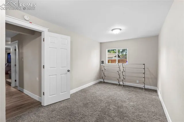 a view of a livingroom with furniture