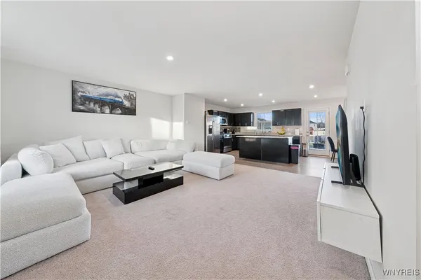 $3,400 | 32 Florence Lane, Amherst, NY 14228