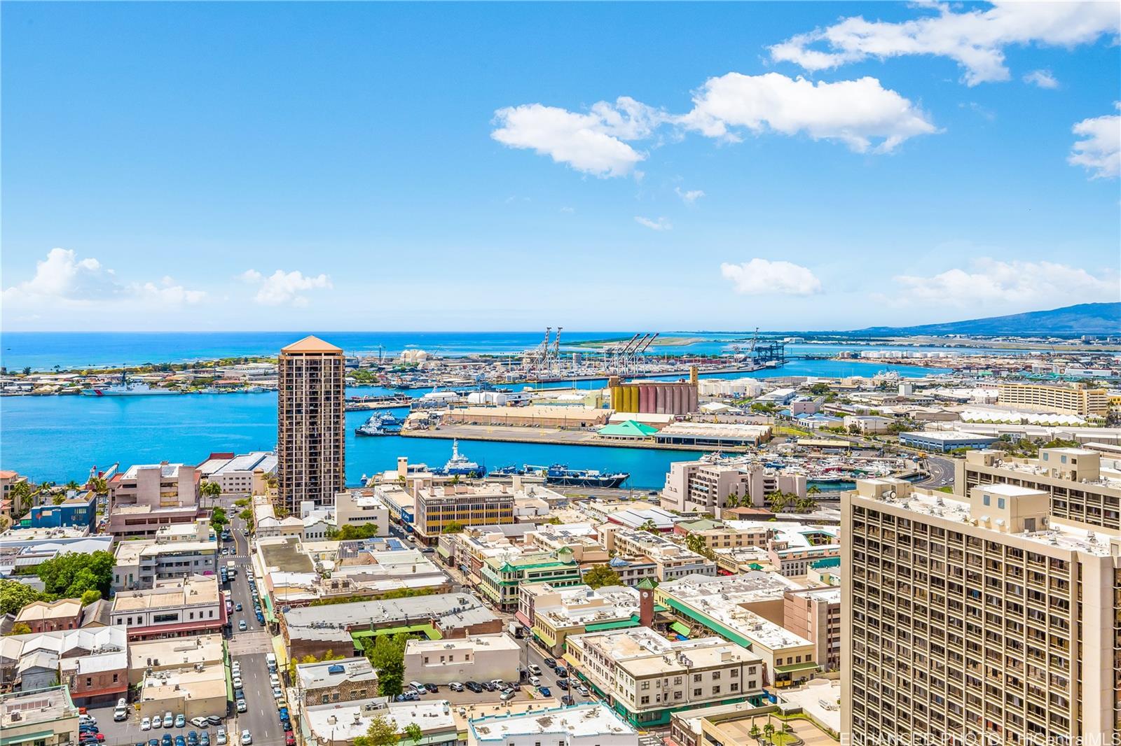 1212 Nuuanu Avenue, Unit 3411 Honolulu, HI 96817 - Photo 20 of 24 a city view with tall buildings