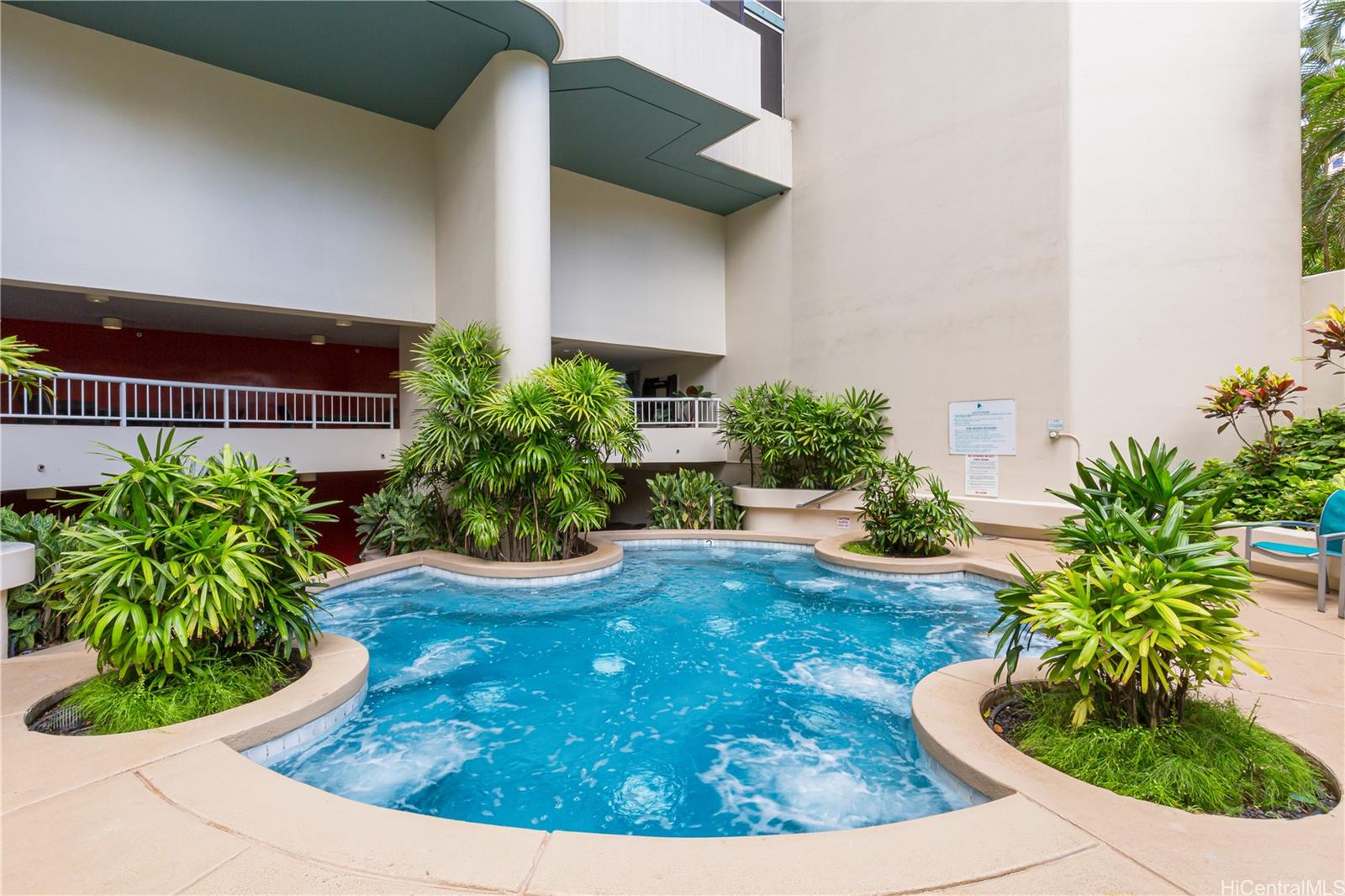 1212 Nuuanu Avenue, Unit 3411 Honolulu, HI 96817 - Photo 23 of 24 a view of a yard with potted plants