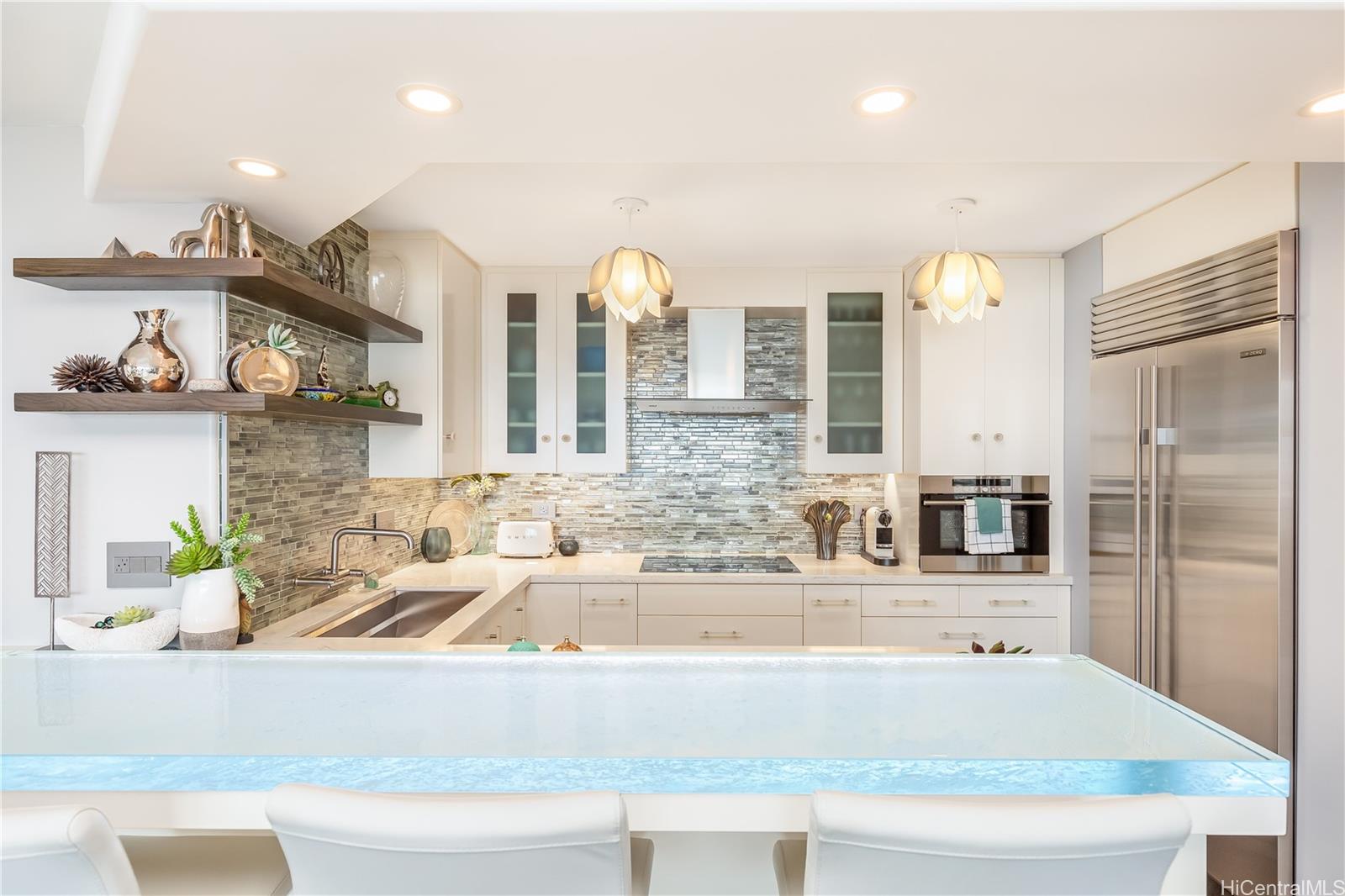 1212 Nuuanu Avenue, Unit 3411 Honolulu, HI 96817 - Photo 7 of 24 a bathroom with a bathtub and a sink