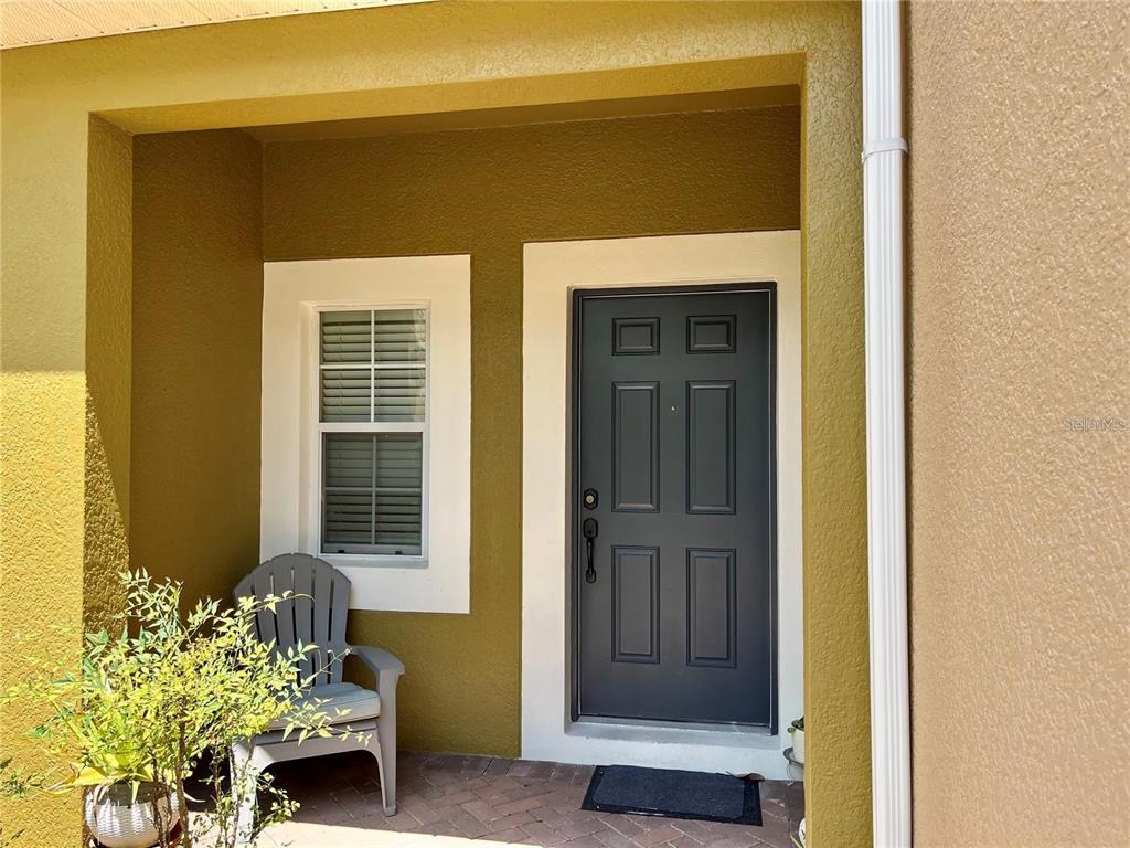 5552 Rutherford Place Oviedo, FL 32765 - Photo 2 of 20 a front view of a house with a potted plant