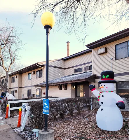 $1,034 | 520 North Grant Street, Unit 2, Blue Earth, MN 56013