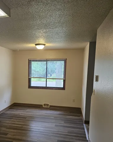$1,034 | 520 North Grant Street, Unit 2, Blue Earth, MN 56013