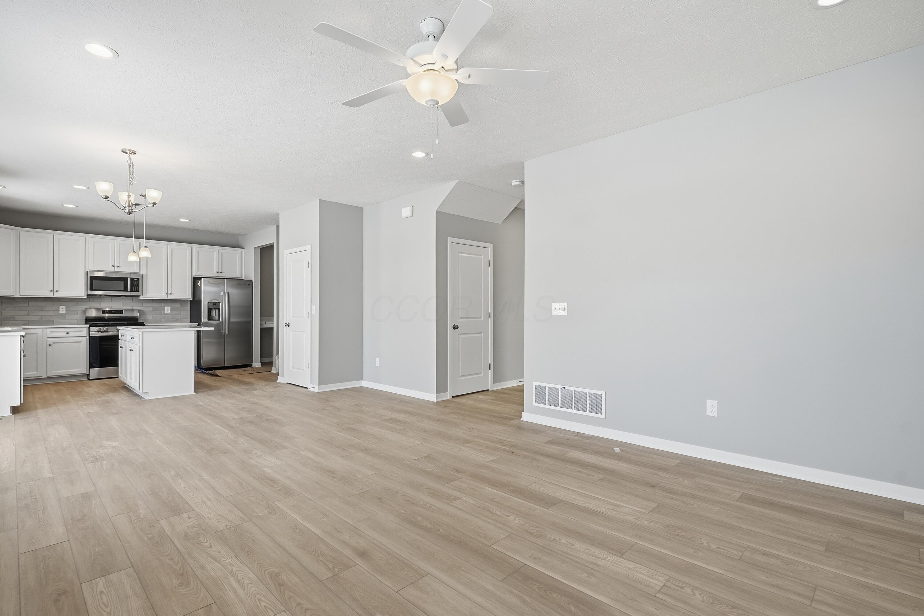 1626 Stinson Road Delaware, OH 43015 - Photo 12 of 39 Living Room