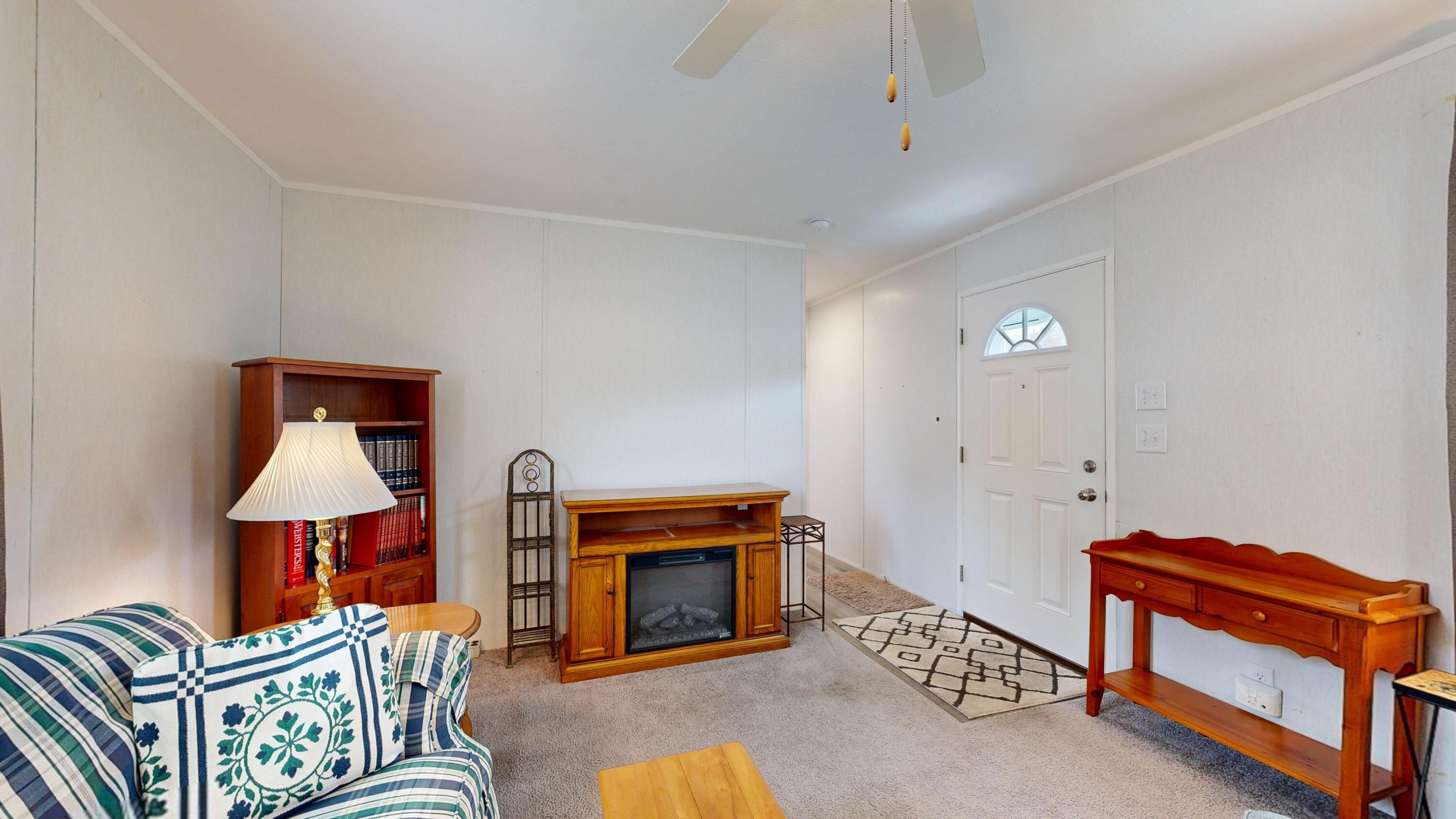 4 Sheldon Place Lewiston, ME 04240 - Photo 5 of 31 Living Room