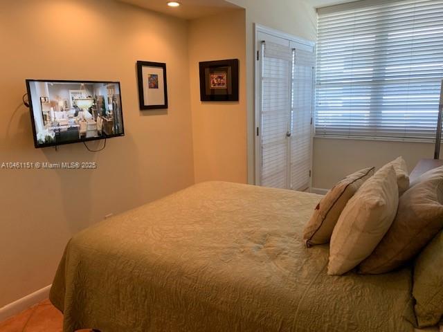 100 Lincoln Road, Unit 1129 Miami Beach, FL 33139 - Photo 9 of 31 a bedroom with a bed and a window