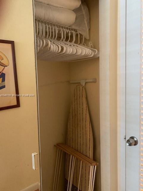 100 Lincoln Road, Unit 1129 Miami Beach, FL 33139 - Photo 10 of 31 a view of a entryway