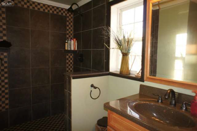 6048 Cook Road Swartz Creek, MI 48473 - Photo 8 of 17 21117468-7.JPG