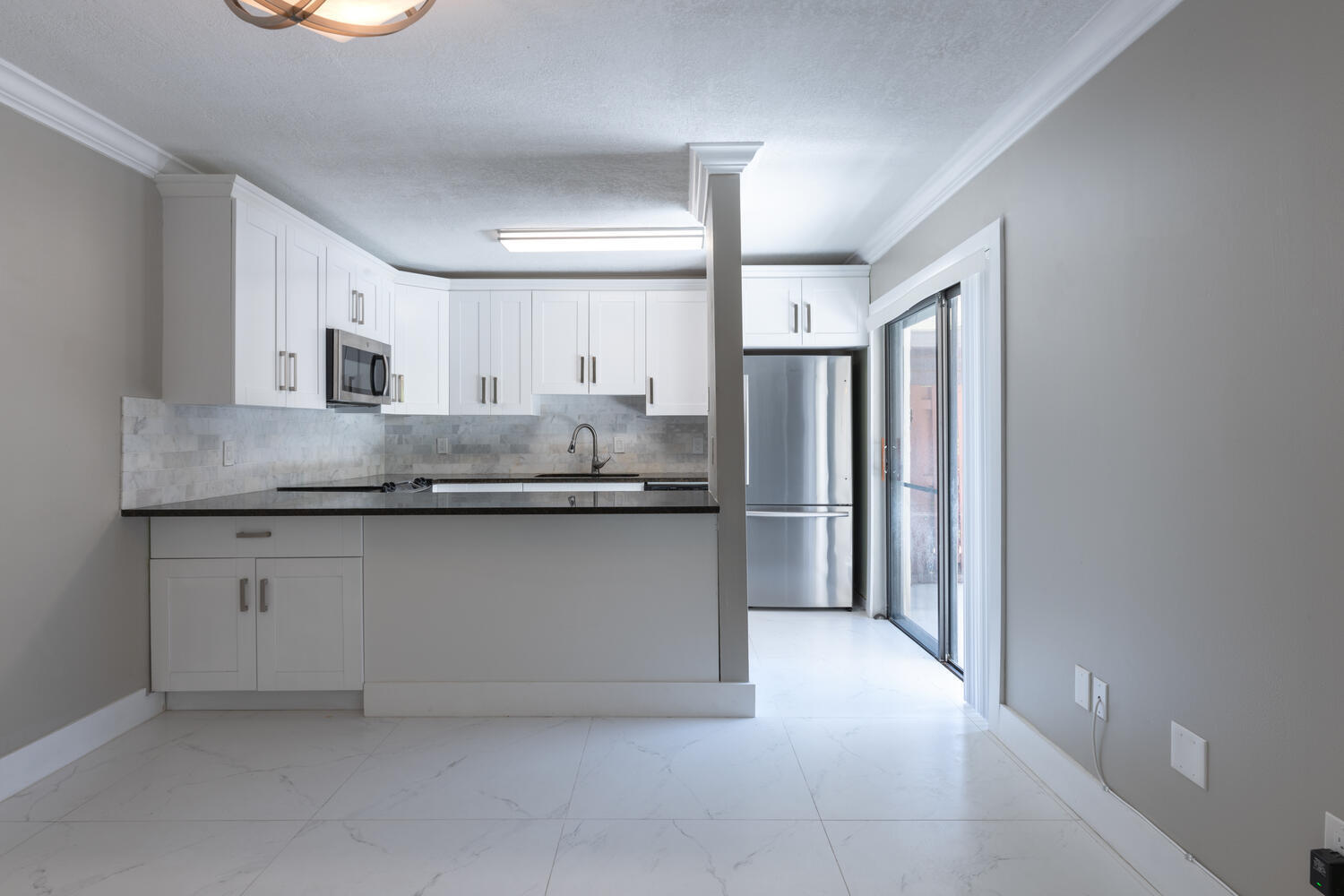 825 Center Street, Unit 8D Jupiter, FL 33458 - Photo 3 of 50 kitchen