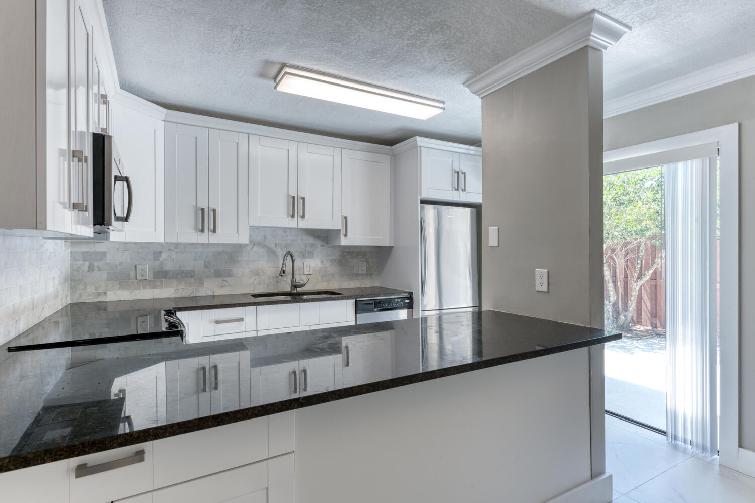 825 Center Street, Unit 8D Jupiter, FL 33458 - Photo 4 of 50 kitchen