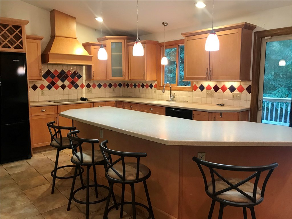 56 Shadbush Road South Kingstown, RI 02879 - Photo 4 of 27 Gallery Image 4