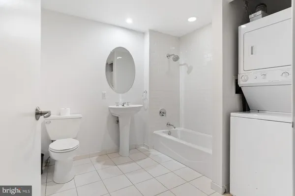 $2,200 | 1352 South Street, Unit 217A, Philadelphia, PA 19147