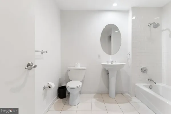 $2,200 | 1352 South Street, Unit 217A, Philadelphia, PA 19147