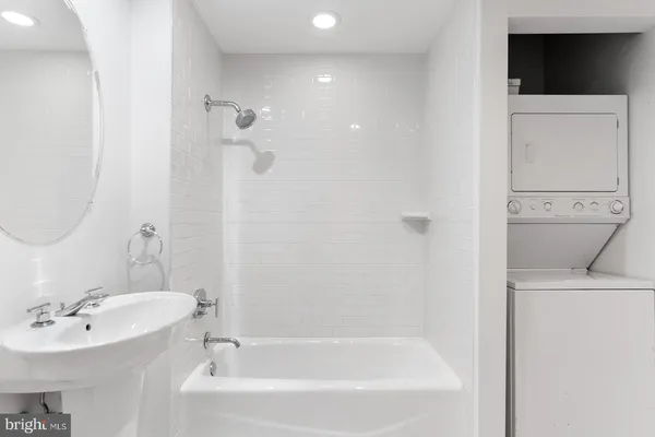$2,200 | 1352 South Street, Unit 217A, Philadelphia, PA 19147