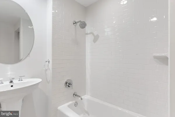 $2,200 | 1352 South Street, Unit 217A, Philadelphia, PA 19147