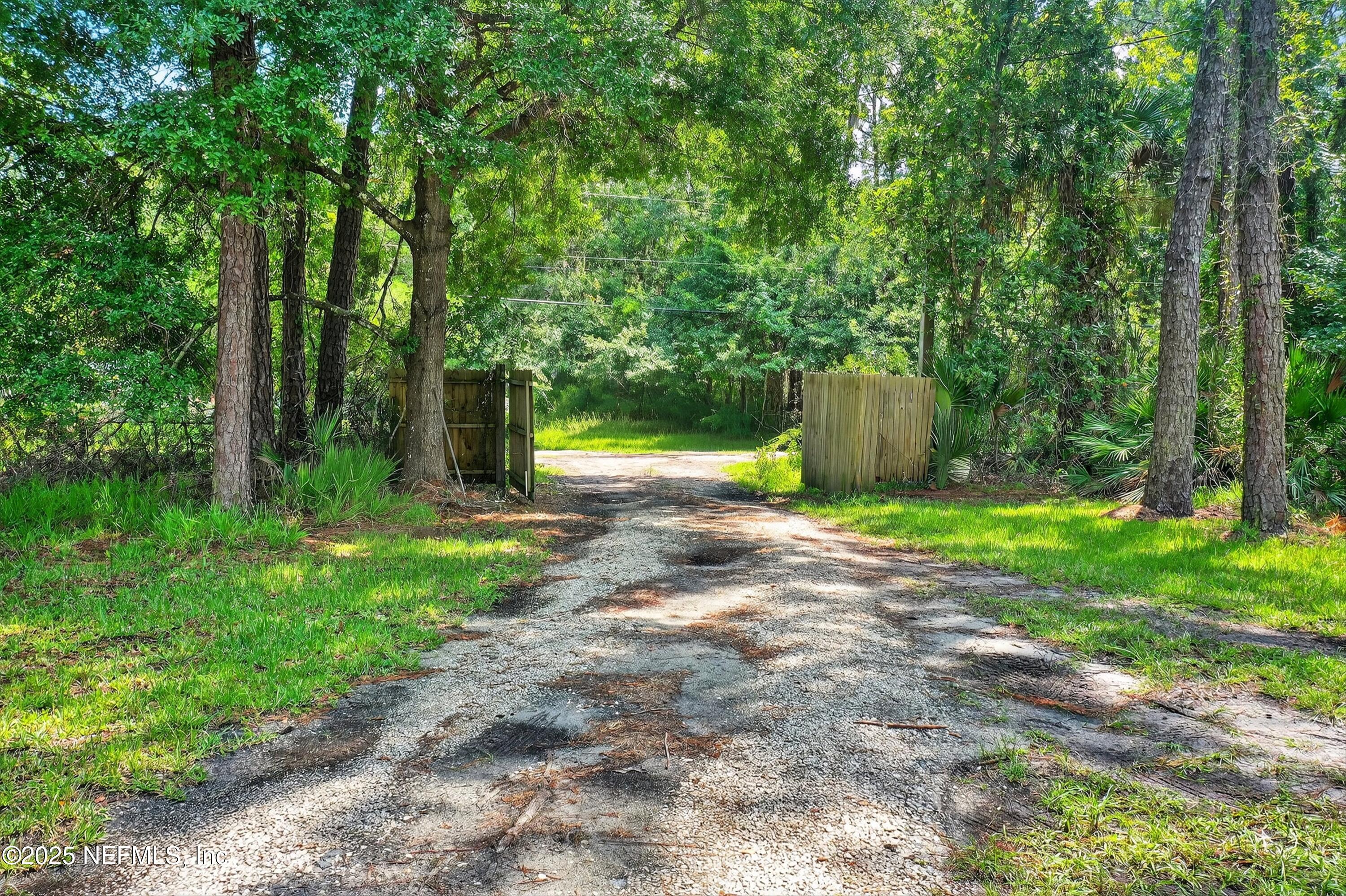 2561 Starratt Road Jacksonville, FL 32218 - Photo 6 of 20 a view of a back yard