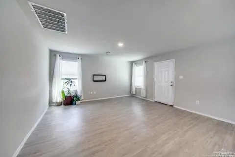 $2,000 | 13923 Silos Meadows, San Antonio, TX 78252