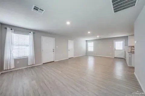 $2,000 | 13923 Silos Meadows, San Antonio, TX 78252