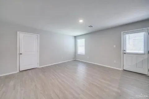 $2,000 | 13923 Silos Meadows, San Antonio, TX 78252