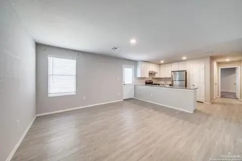 $2,000 | 13923 Silos Meadows, San Antonio, TX 78252