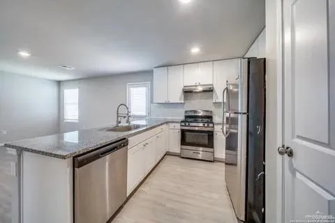 $2,000 | 13923 Silos Meadows, San Antonio, TX 78252