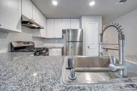 $2,000 | 13923 Silos Meadows, San Antonio, TX 78252