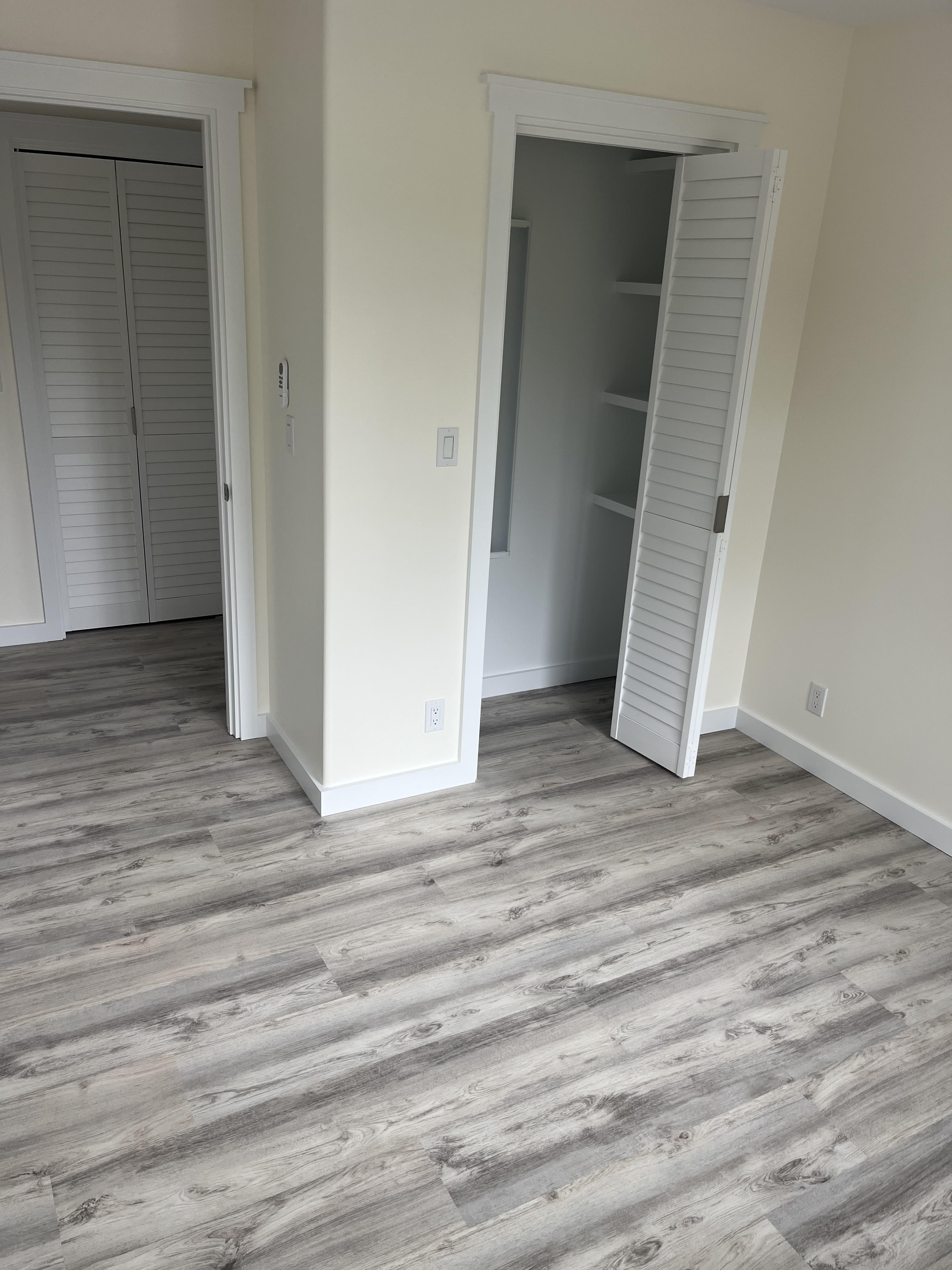 11-3234 Volcano Road Volcano, HI 96785 - Photo 18 of 23 an empty room with wooden floor and closet