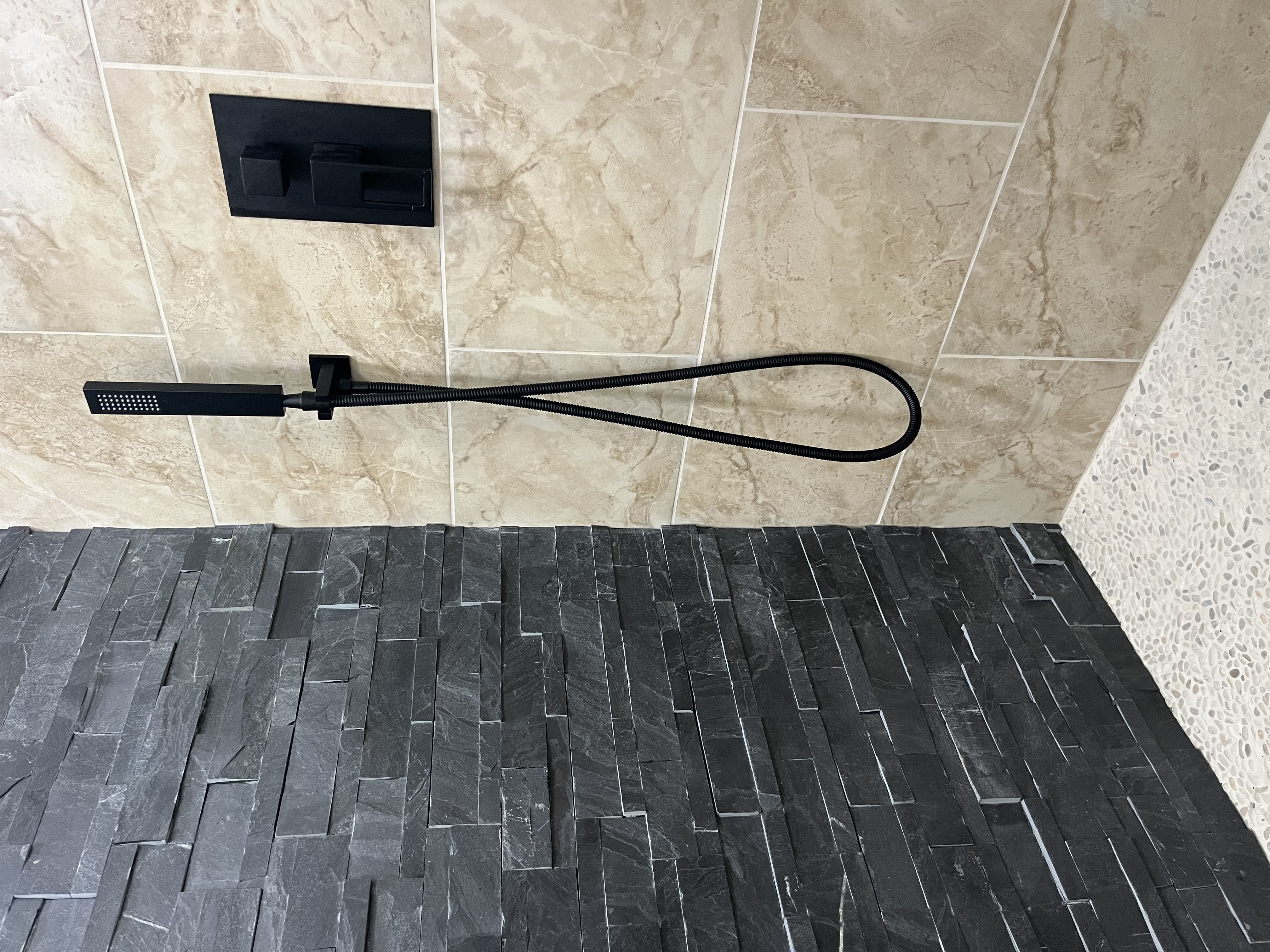 11-3234 Volcano Road Volcano, HI 96785 - Photo 22 of 24 a bathroom with a shower