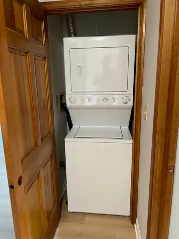 $2,250 | 131 Newberry Avenue, Unit 1N, Libertyville, IL 60048