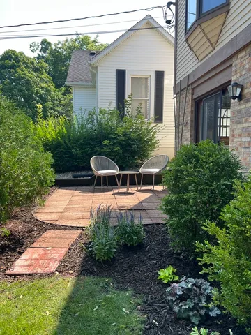 $2,250 | 131 Newberry Avenue, Unit 1N, Libertyville, IL 60048