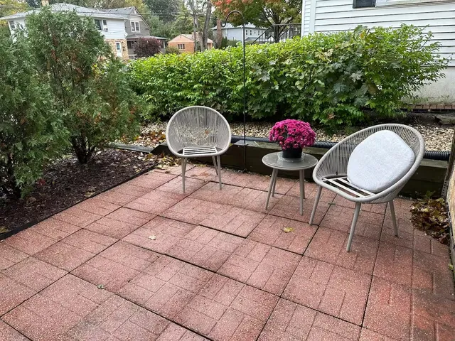 $2,250 | 131 Newberry Avenue, Unit 1N, Libertyville, IL 60048