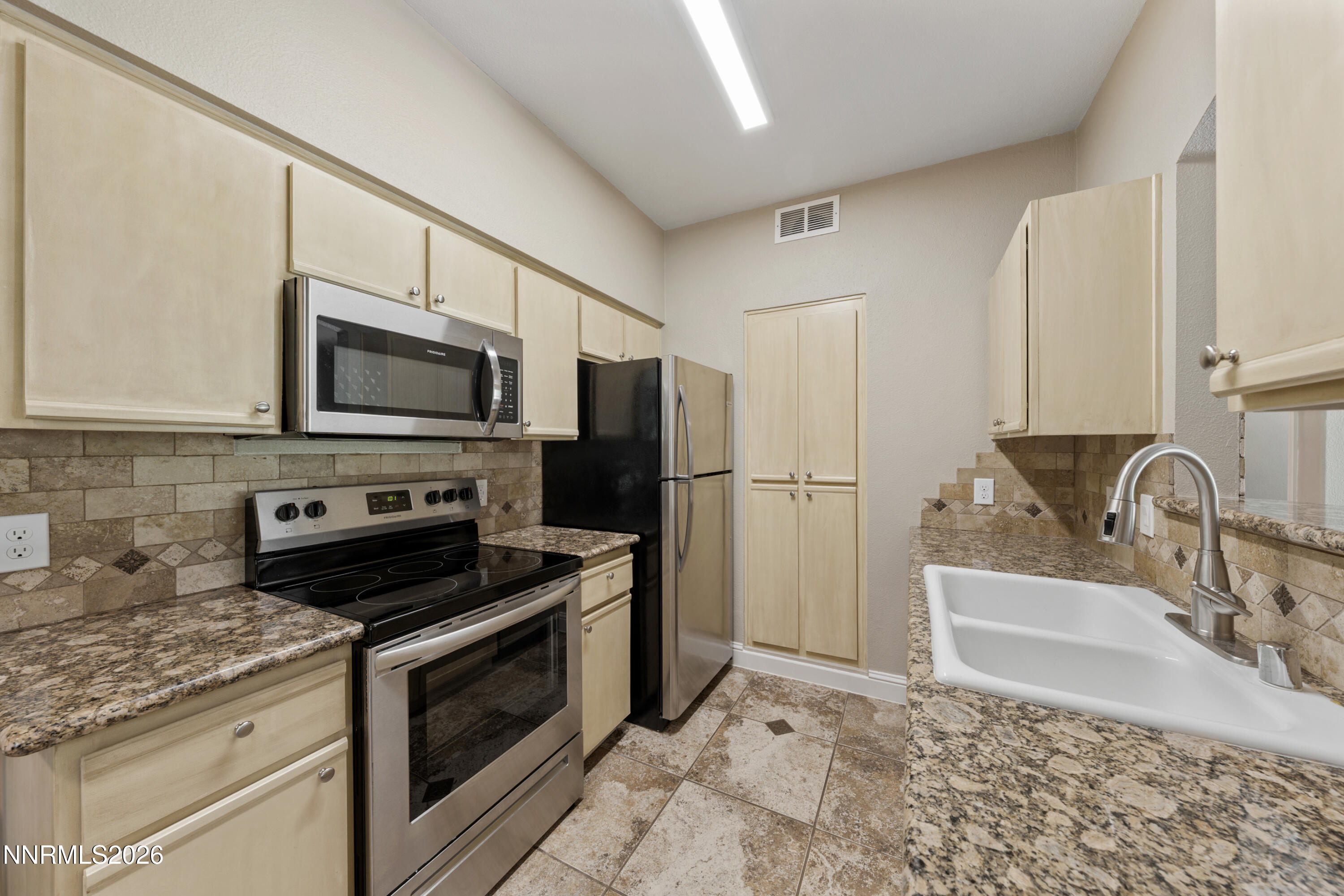 6850 Sharlands Avenue, Unit 1078 Reno, NV 89523 - Photo 5 of 32 A7V07343