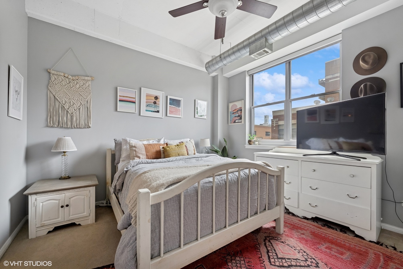 950 West Monroe Street, Unit 410 Chicago, IL 60607 - Photo 22 of 23 a bedroom with a bed and a flat screen tv