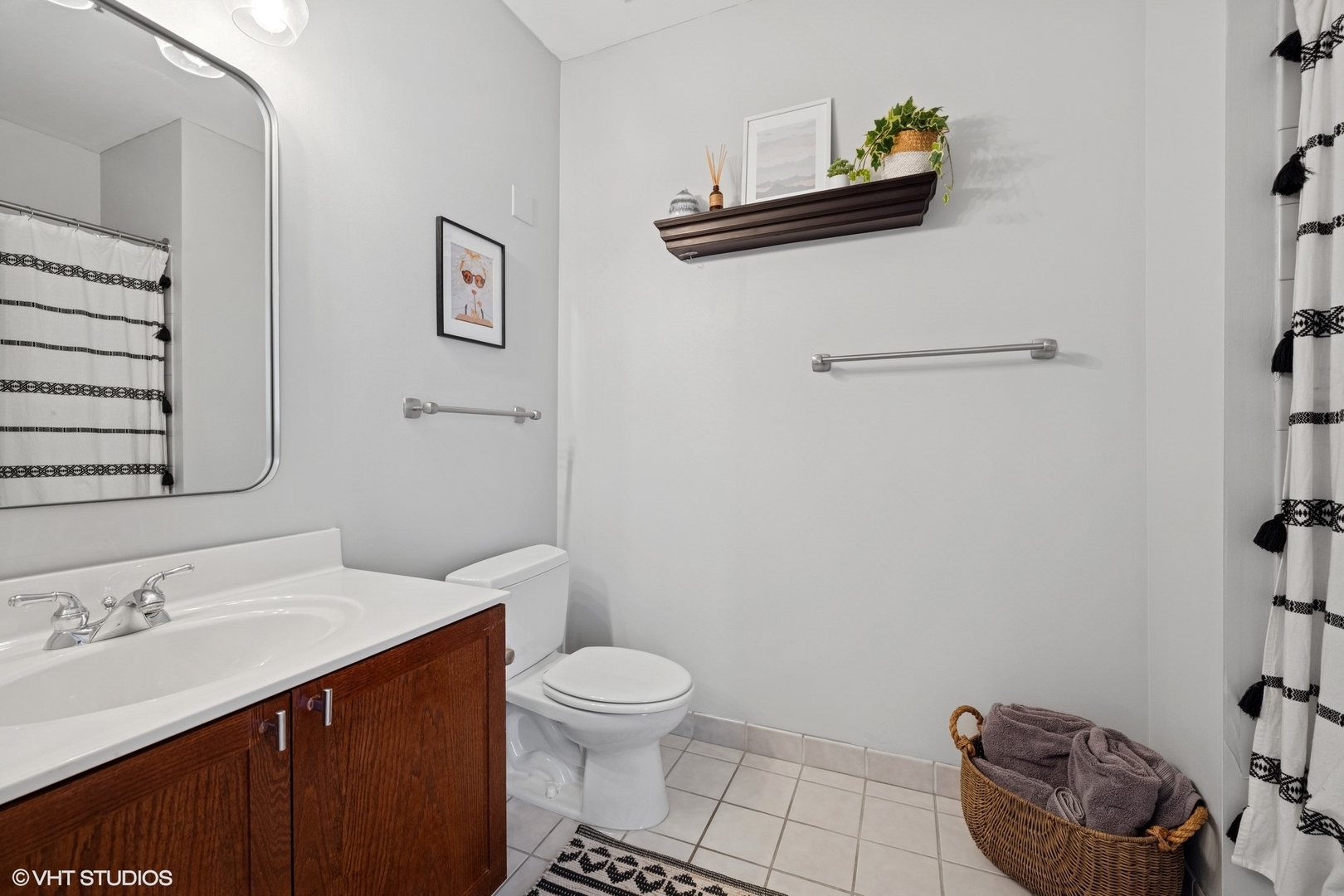 950 West Monroe Street, Unit 410 Chicago, IL 60607 - Photo 23 of 23 a bathroom with a sink and a mirror