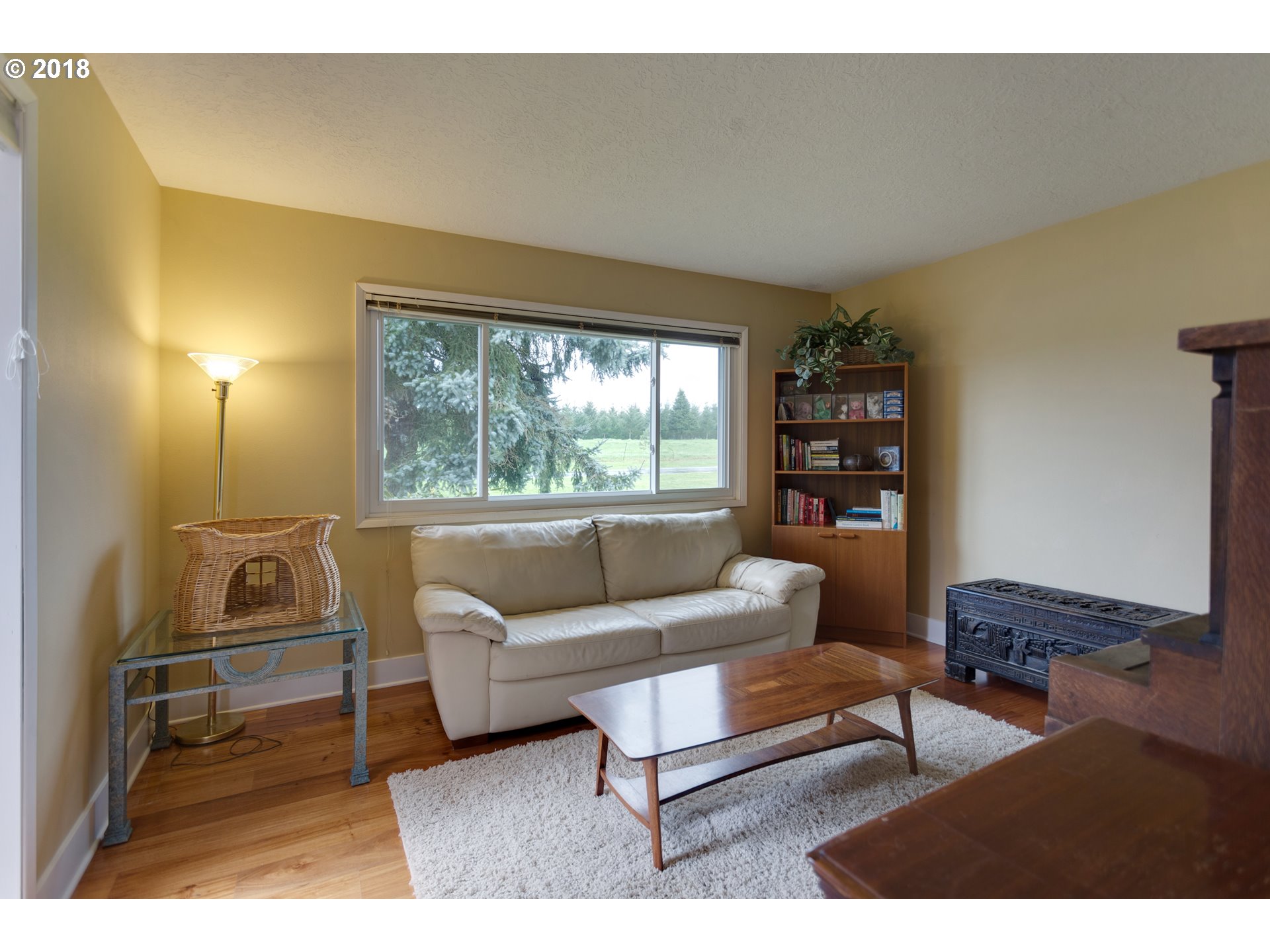 17067 South McCubbin Road Oregon City, OR 97045 - Photo 16 of 32 a living room with furniture and a window