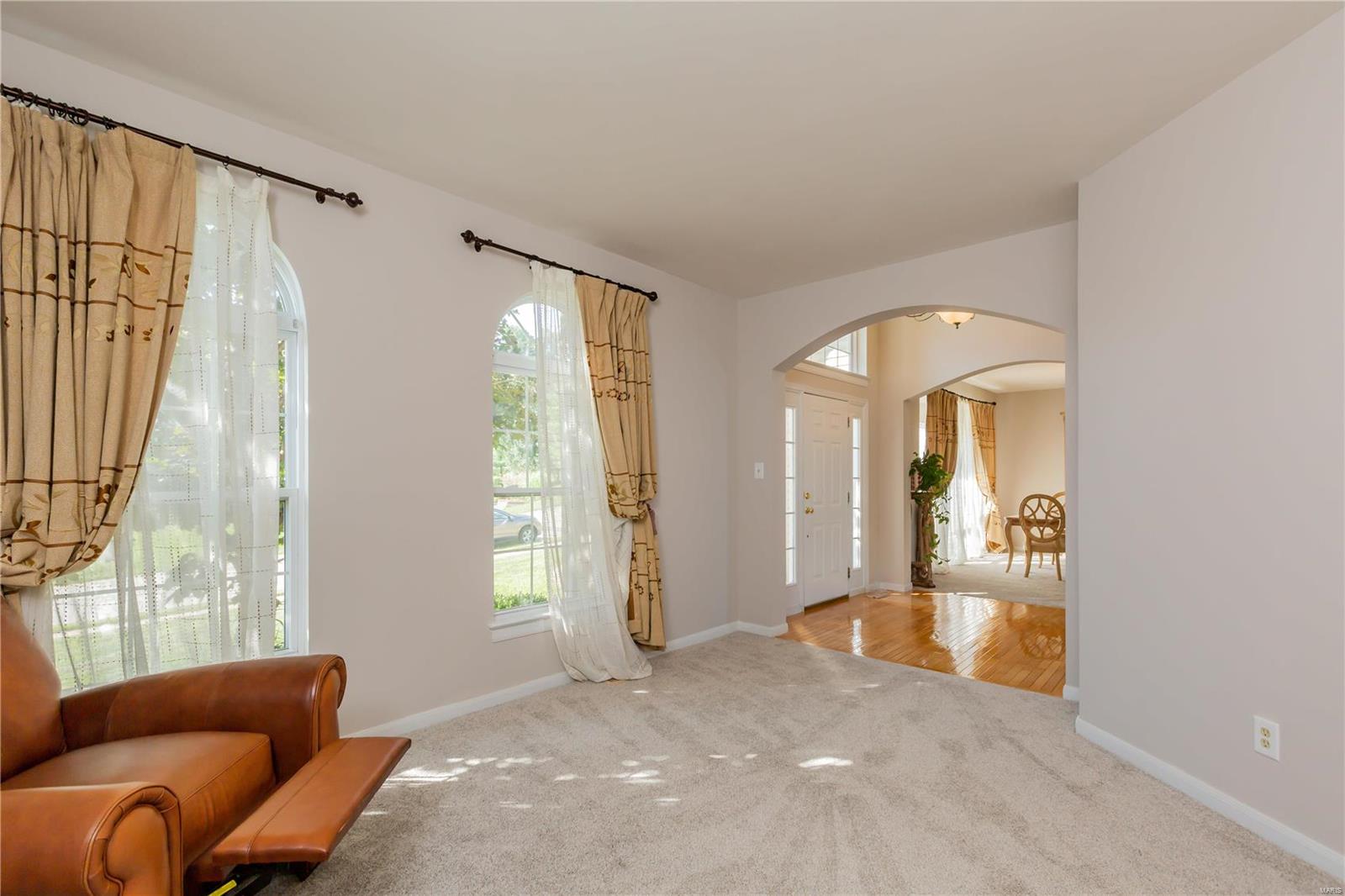 925 Kiefer Ridge Drive Ballwin, MO 63021 - Photo 9 of 44 Gallery Image 9